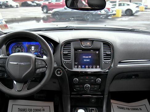 Used 2023 Chrysler 300 S image 38