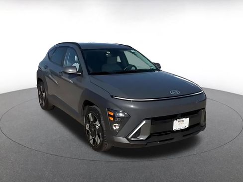 Used 2025 Hyundai Kona SEL image 3