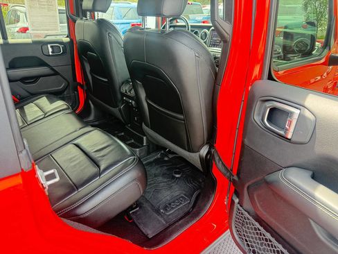 Used 2020 Jeep Wrangler Unlimited Sahara AWD/4WD image 8