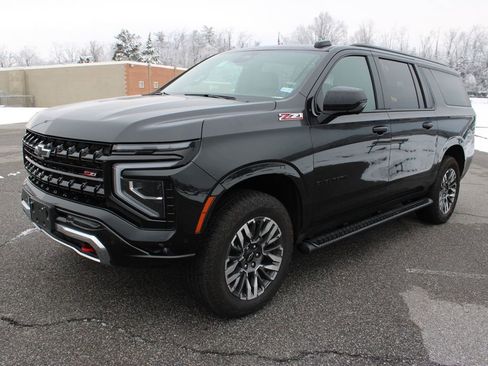 Used 2025 Chevrolet Suburban Z71 image 5