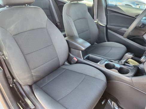 Used 2017 Chevrolet Cruze LT image 18