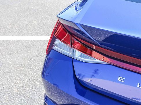 Used 2023 Hyundai Elantra SEL w/ Convenience Package image 8