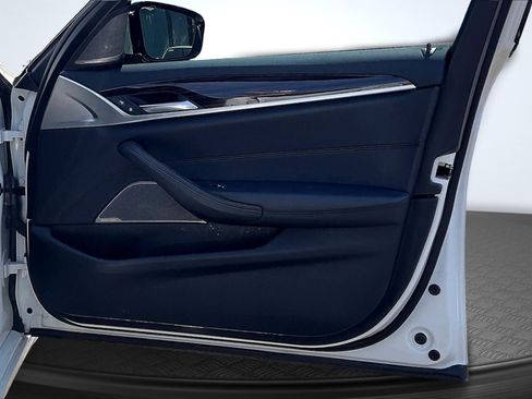 Used 2020 BMW 530i w/ Convenience Package image 24