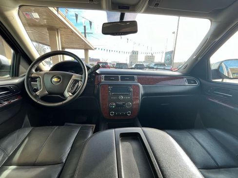 Used 2014 Chevrolet Suburban LT image 21