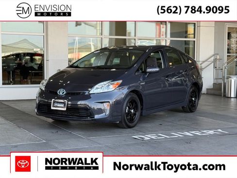 Used 2015 Toyota Prius Two image 1
