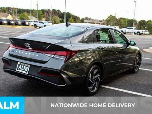 Used 2025 Hyundai Elantra Sport image 5