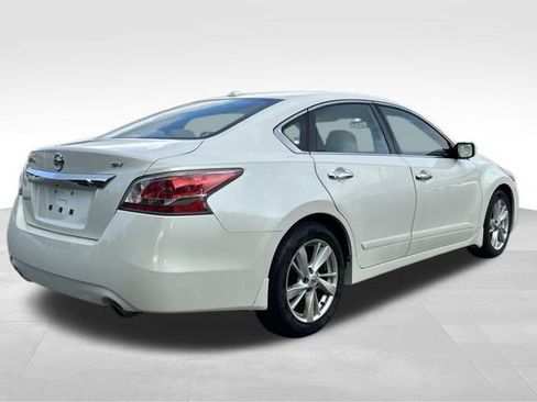 Used 2015 Nissan Altima 2.5 SV FWD image 5