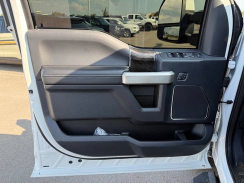 Used 2022 Ford F250 Lariat w/ Lariat Value Package AWD/4WD image 6