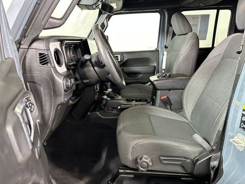 Used 2024 Jeep Wrangler Unlimited image 11