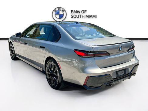 Used 2023 BMW 740i image 5