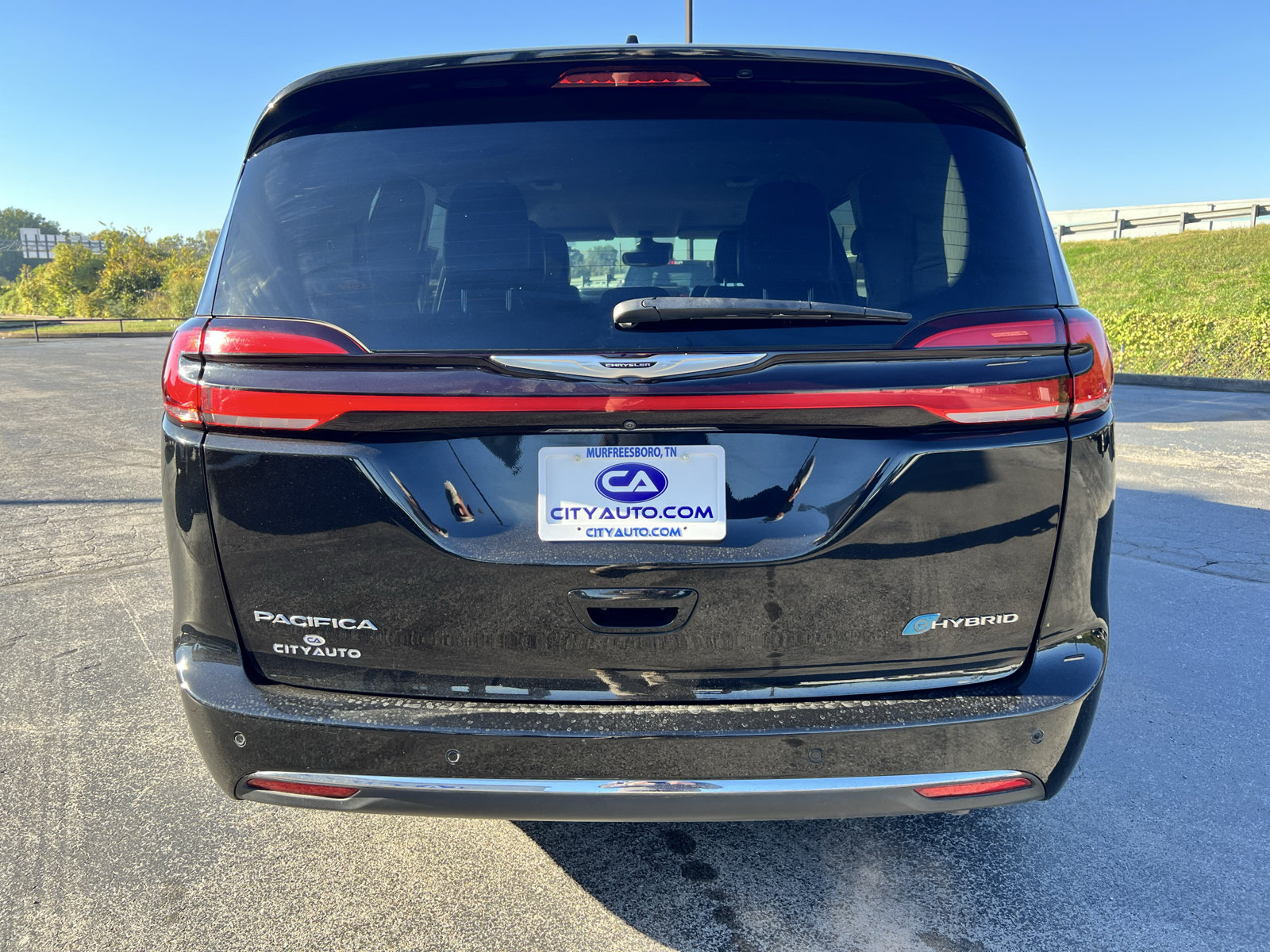 Used 2024 Chrysler Pacifica Limited FWD image 8
