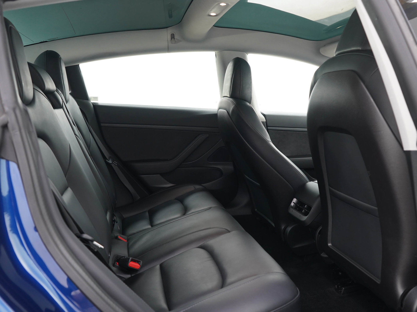 Used 2020 Tesla Model 3 Standard Range RWD image 12