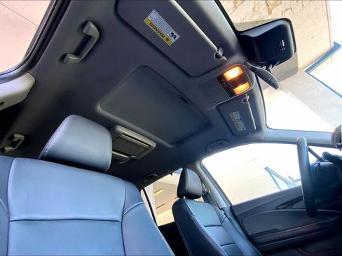 Used 2020 Honda Pilot Touring image 13