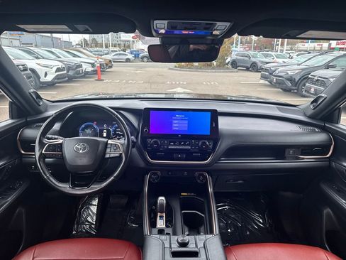 Used 2024 Toyota Grand Highlander AWD Hybrid image 12