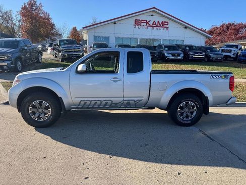 Used 2016 Nissan Frontier PRO-4X image 2