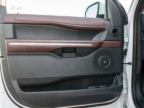 Used 2024 Ford Expedition Limited image 25