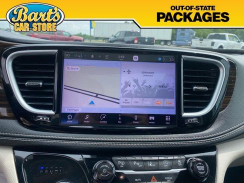 Used 2022 Chrysler Pacifica Limited FWD image 33