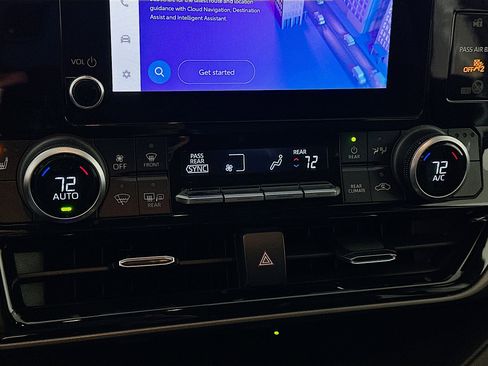 Used 2023 Toyota Highlander XLE image 22