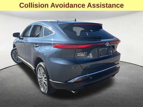 Used 2024 Toyota Venza XLE image 10