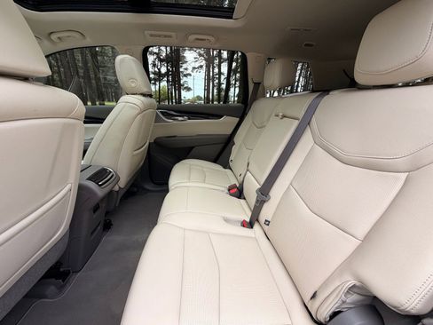 Used 2025 Cadillac XT6 Premium Luxury w/ Technology Package FWD image 14