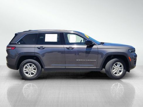 Used 2023 Jeep Grand Cherokee Laredo w/ Luxury Tech Group I AWD/4WD image 3