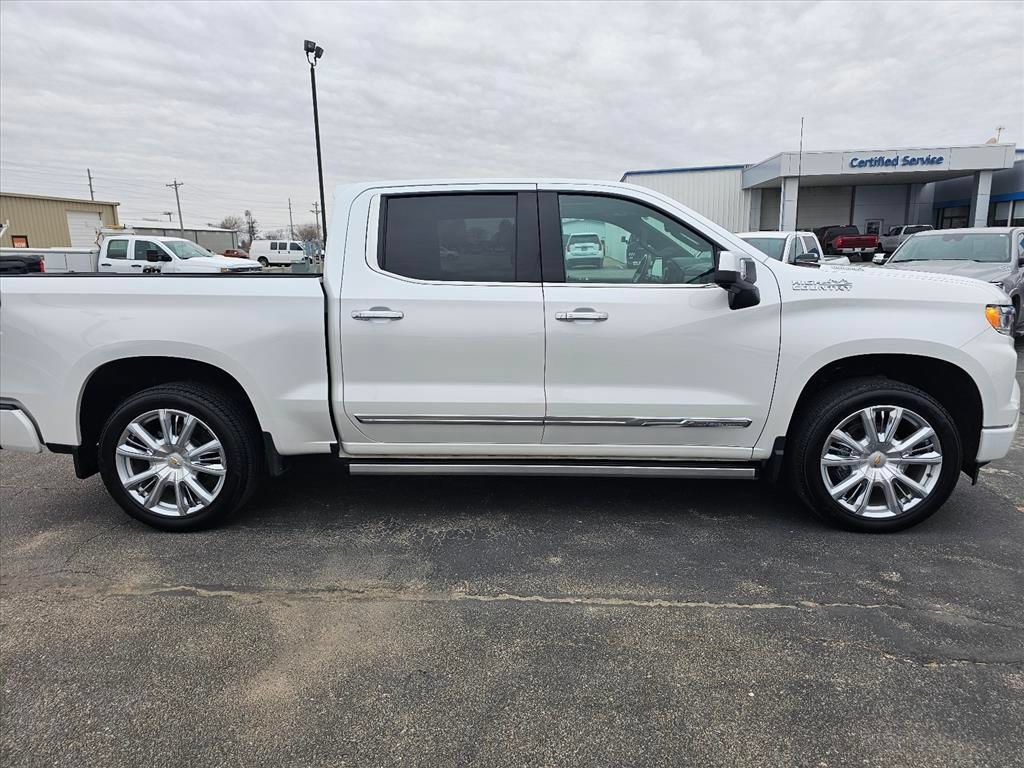 Used 2025 Chevrolet Silverado 1500 High Country AWD/4WD image 2
