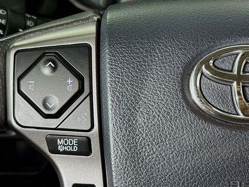 Used 2017 Toyota Tacoma SR5 w/ SR5 Appearance Package (SM) RWD image 11