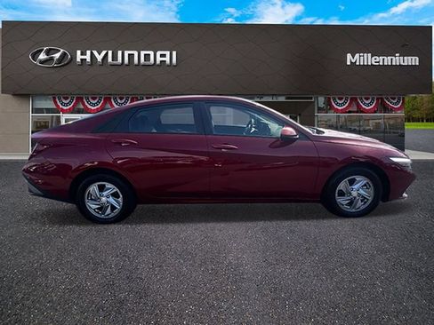 Certified 2026 Hyundai Elantra SE FWD image 4