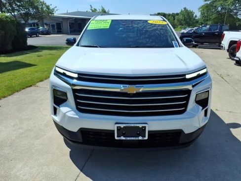 Used 2025 Chevrolet Traverse LT AWD/4WD image 2