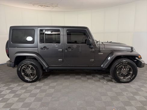 Used 2016 Jeep Wrangler Unlimited Sahara image 4