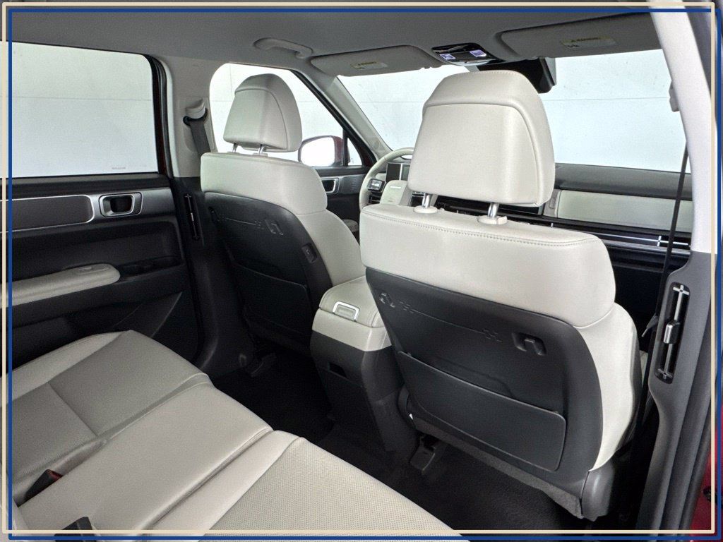 Used 2025 Hyundai Santa Fe SEL AWD/4WD image 37