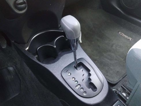 Used 2014 Toyota Yaris LE image 30