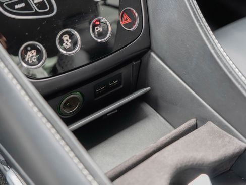 Used 2016 Aston Martin Vanquish Volante image 24