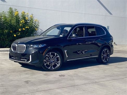 Certified 2024 BMW X5 xDrive40i w/ Premium Package image 2