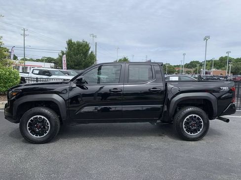 Certified 2024 Toyota Tacoma TRD Off-Road AWD/4WD image 5