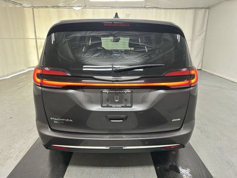 Used 2023 Chrysler Pacifica Touring-L AWD/4WD image 21