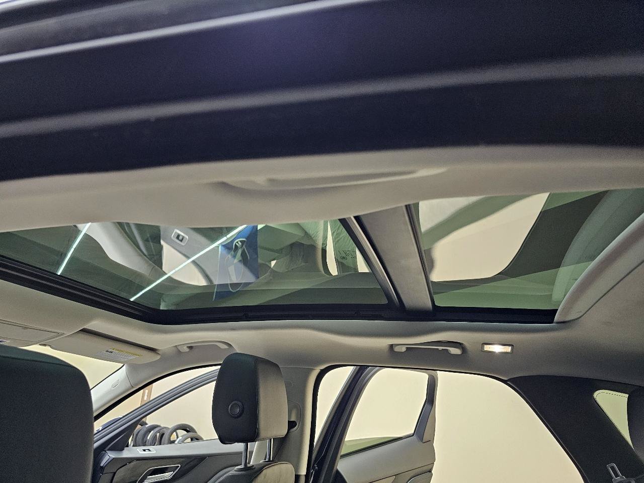 Used 2018 Jaguar F-PACE Premium AWD/4WD image 39