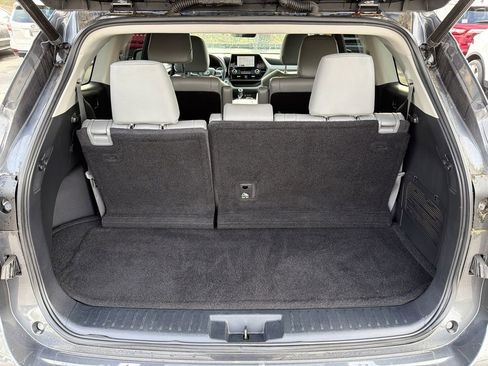 Used 2023 Toyota Highlander XLE AWD/4WD image 18