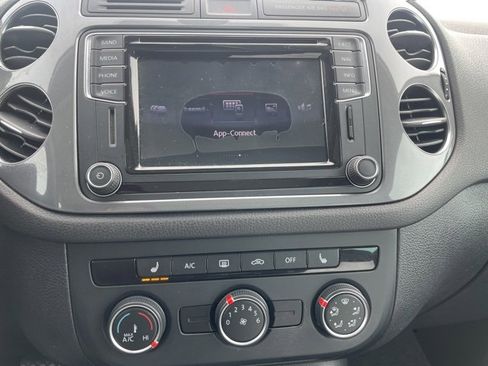 Used 2016 Volkswagen Tiguan SE image 22