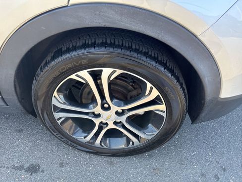 Used 2017 Chevrolet Bolt Premier w/ Driver Confidence II Package FWD image 10