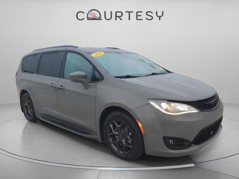 Certified 2020 Chrysler Pacifica Touring-L Plus w/ Advanced Safetytec Group image 5