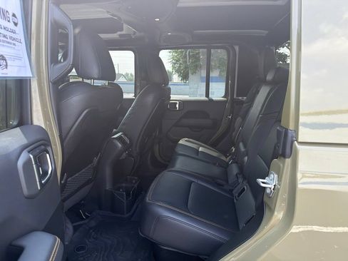 Used 2025 Jeep Gladiator Sport AWD/4WD image 18