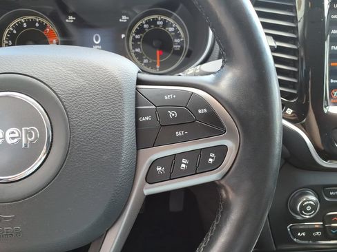 Used 2021 Jeep Cherokee Limited AWD/4WD image 19