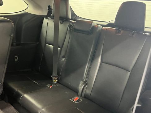 Used 2022 Toyota Highlander Platinum FWD image 14