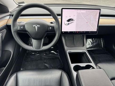 Used 2021 Tesla Model 3 Standard Range Plus image 19