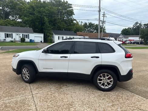Used 2016 Jeep Cherokee Sport AWD/4WD image 4