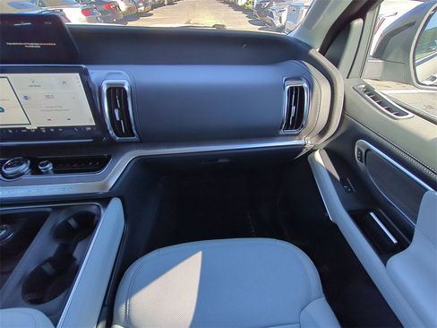 New 2025 Ford Expedition Platinum w/ Platinum Ultimate Package image 17