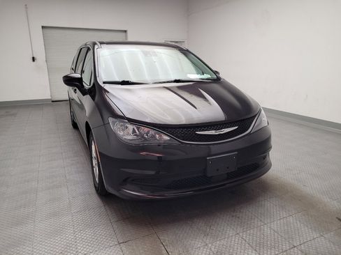 Used 2023 Chrysler Voyager LX FWD image 14