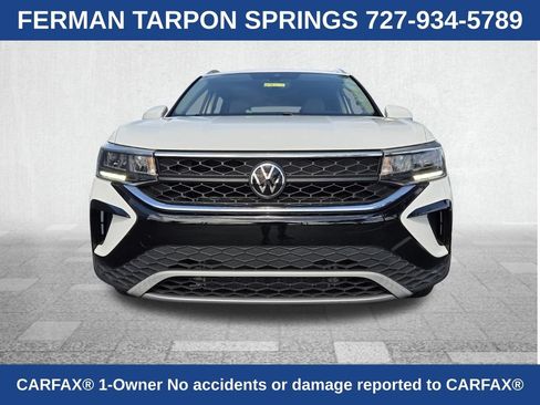 Used 2024 Volkswagen Taos SE FWD image 2