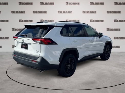 Used 2022 Toyota RAV4 XLE w/ Convenience Package image 5